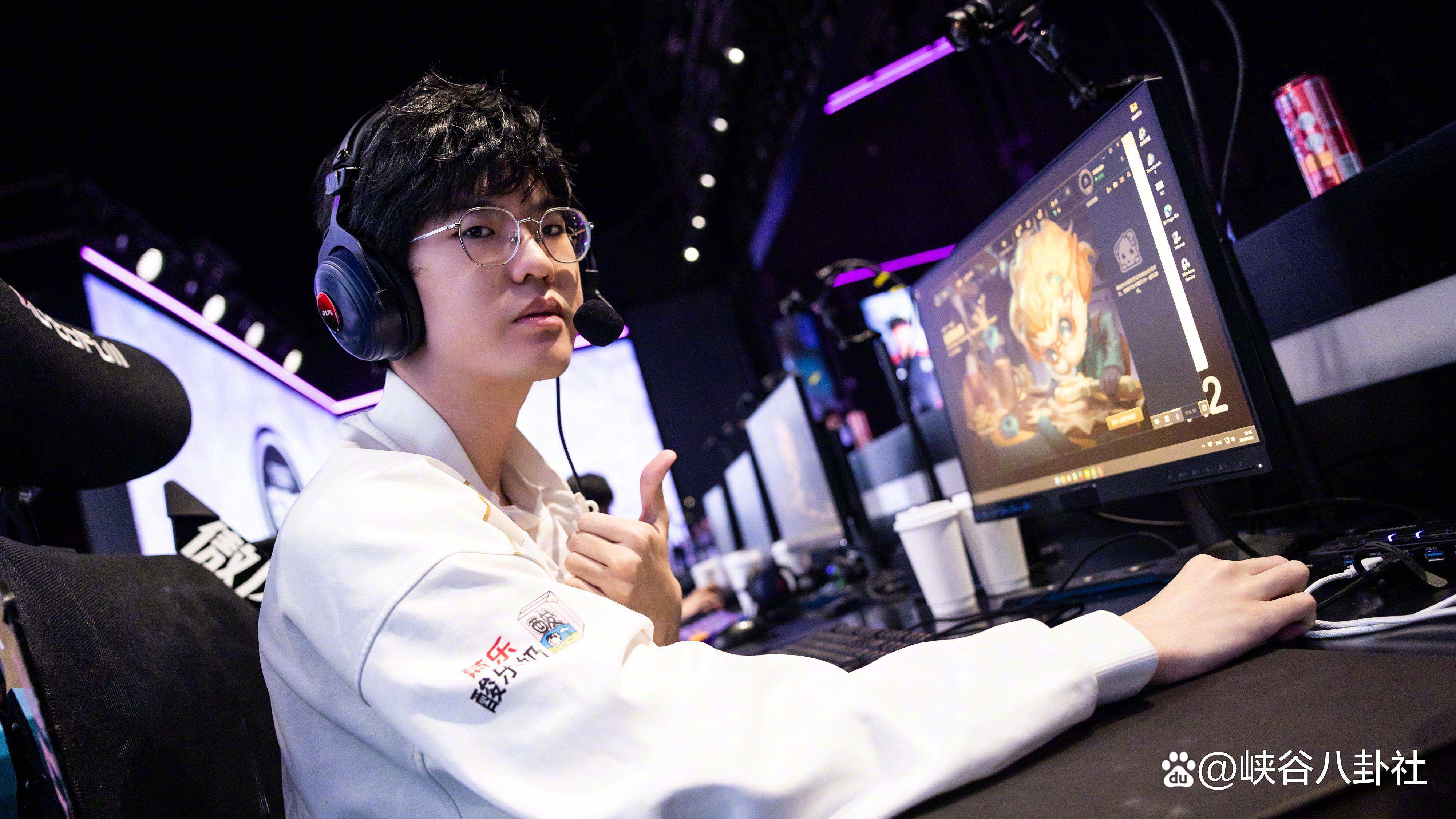 aiyouxi-利物浦观众热烈欢呼！，Rookie迎来七赛季出色发挥赛场气氛高涨-aiyouxi