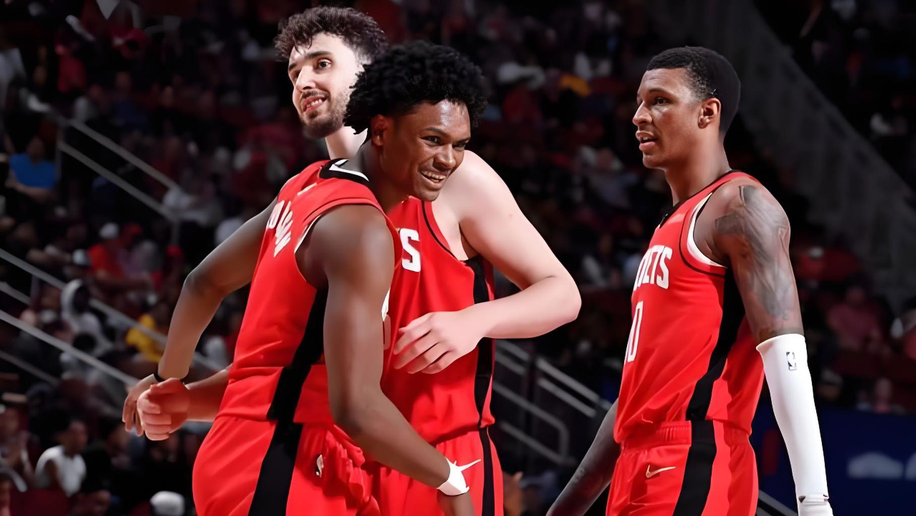 爱游戏体育-包含洛杉矶湖人训练开放日；集结日复出首秀引欢呼；足总杯在即；赛程密集仍需轮换的词条-爱游戏体育